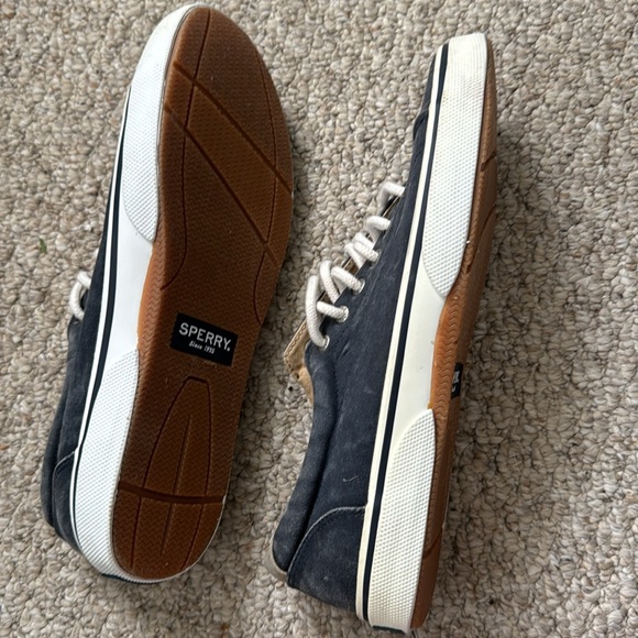 Sperry size 11 men’s lace up “weathered look” men’s shoes; worn only twice - Picture 2 of 2